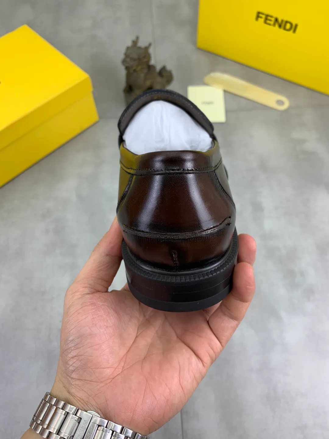 ​Men's shoes 💰P480💰[New model] Water dyed cowhide 🆘 The latest FENDI (Fendi) new casual leather shoes 🕶️🕶️Simple routing effect, showing an elegant and cool driving shoe 🎬Made of Italian 🇮🇹 imported calfskin + first-layer water-dyed cowhide lining🐂Excellent material🎬Detailed workmanship 🤗Comfortable foot feel➰➰. ​Pair it with any outfit to show your taste and temperament, low-key luxury ♻️Design ​simple and elegant ​noble and fashionable 🍃​Very loved and favored by trendy men 💓❤️Size: 38-44 2⃣️colors available
